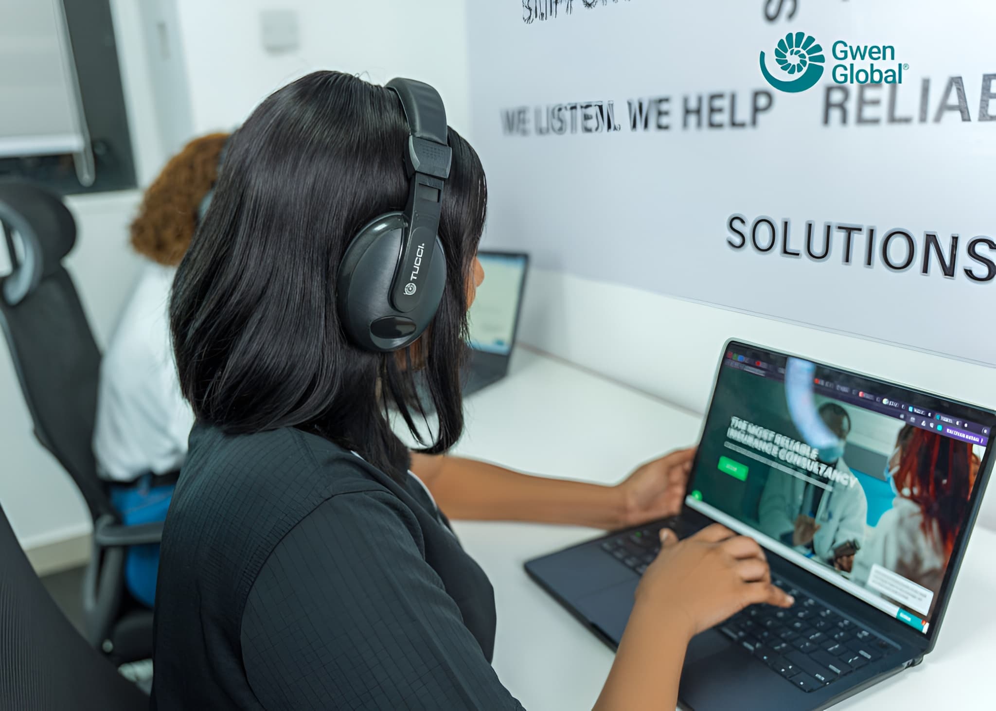 Gwen Global client support team at work